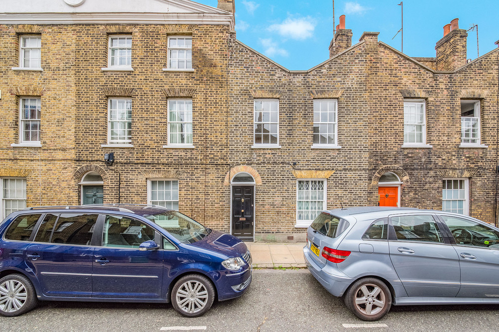 house or flat for sale or rent in south west London